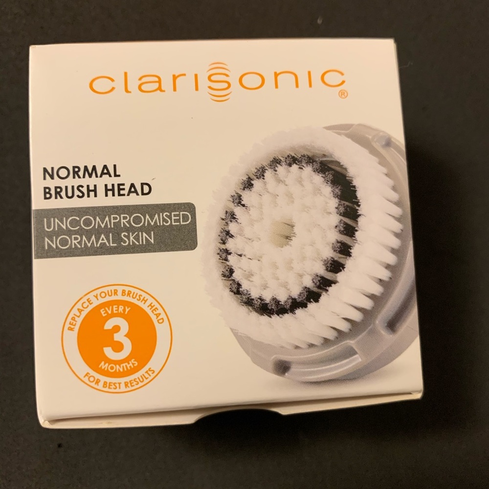 1 Clarisonic Normal Brush Heads
NIB